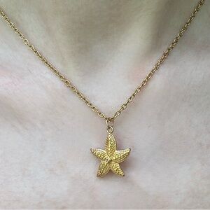 Gold Tone Starfish Pendant Necklace